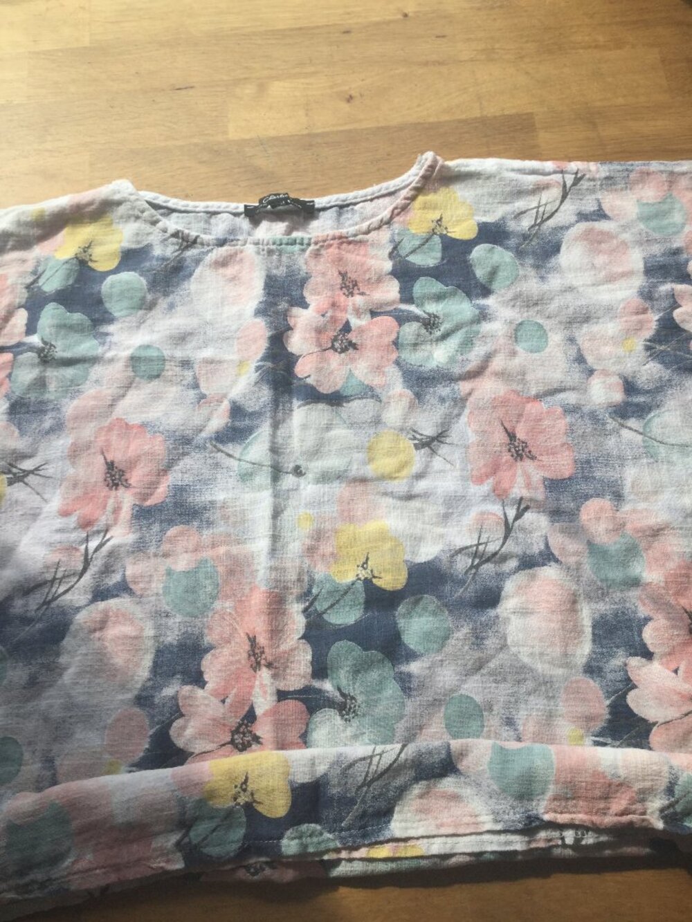 Charlie B popover top  size medium  water colors floral measures almost 24 p2p